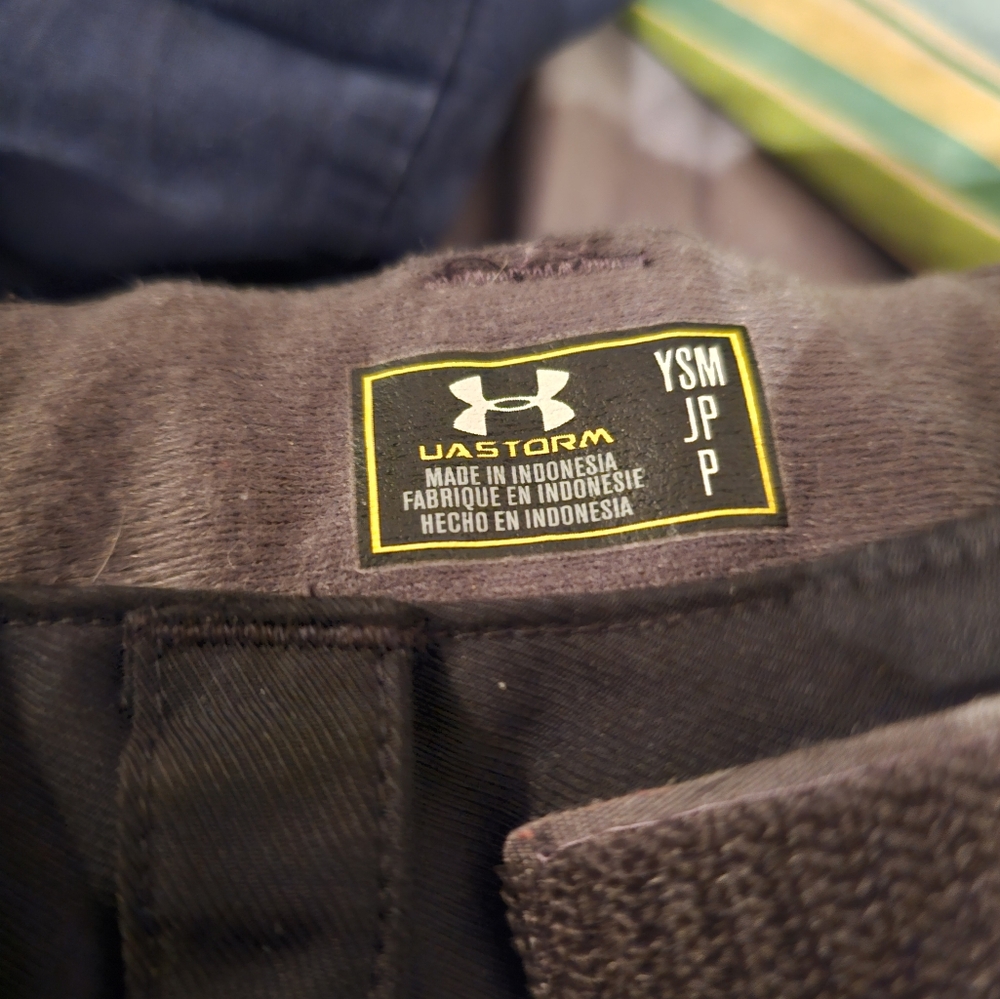 Youth small underarmour snow pants